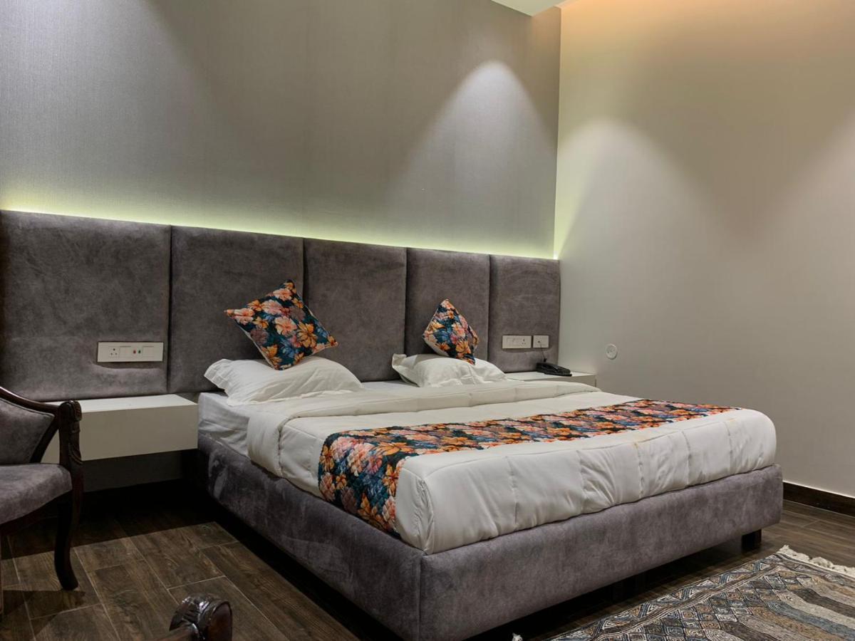 Hotel Alpine Plaza Shahpur  Luaran gambar